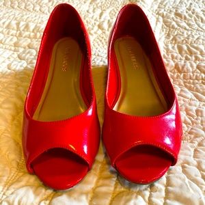 Maurices Red Patent Peep Toe Wedge Size 7